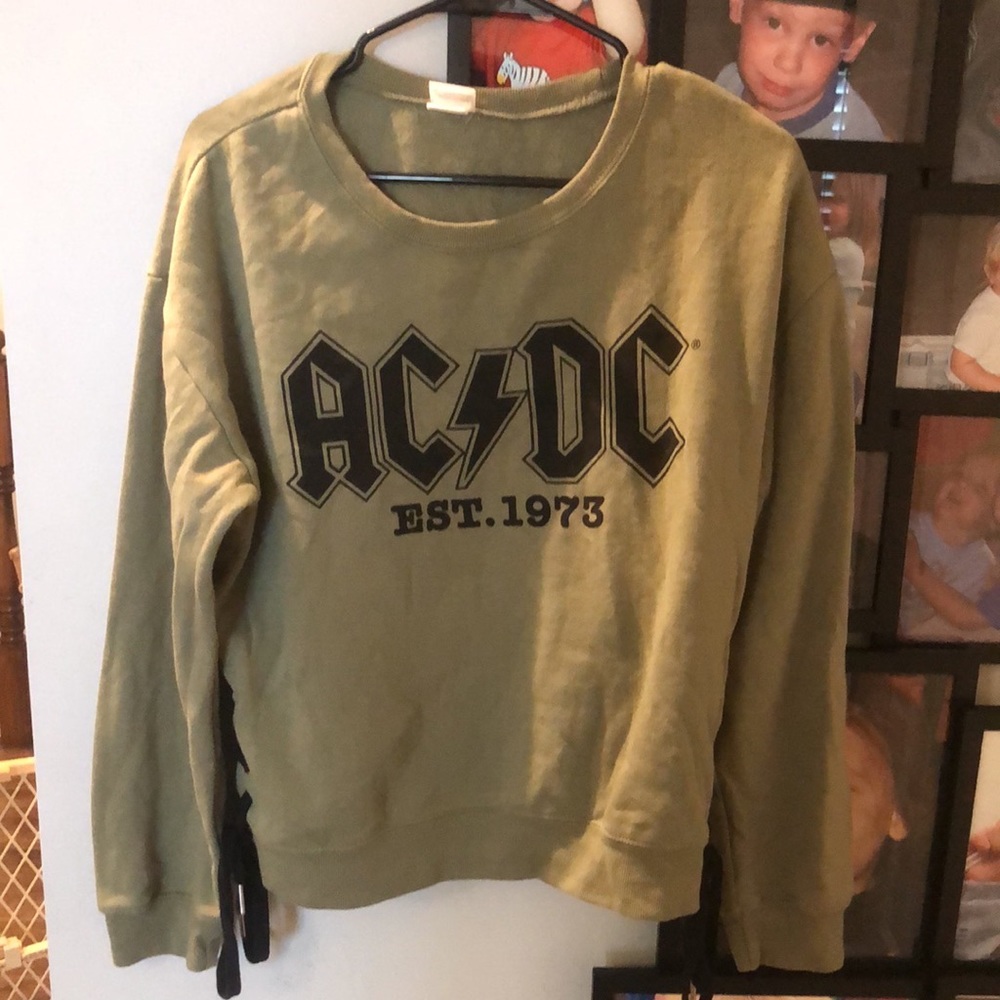 L AC/DC cropped sweater with ties